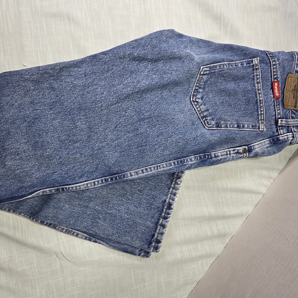 Wrangler Relaxed Fit Blue Jeans